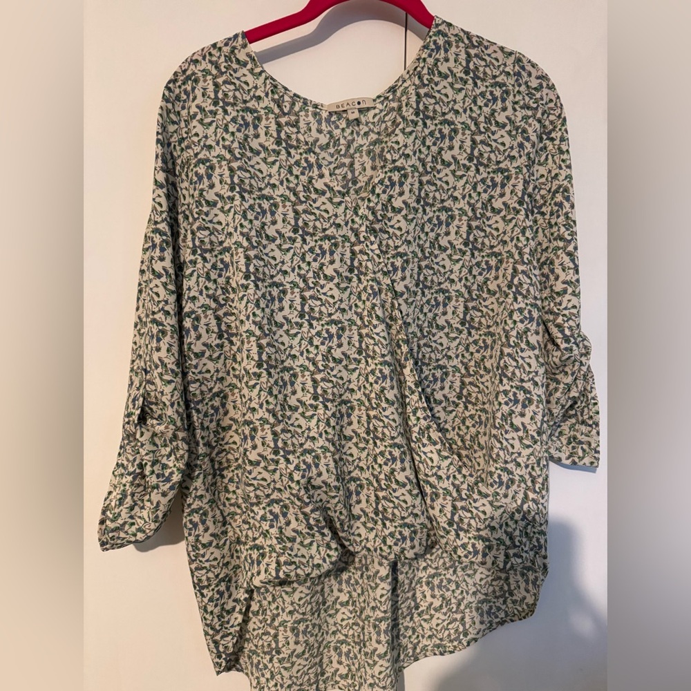 Very pretty and flattering blouse.